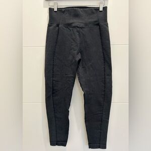 Aerie Offline Black/Dark Gray Leggings with Ribbed Detail Size Large